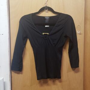 Black Bebe V-neck w hardware 3/4 sleeve top Sz M OOO pit-pit 14.5"